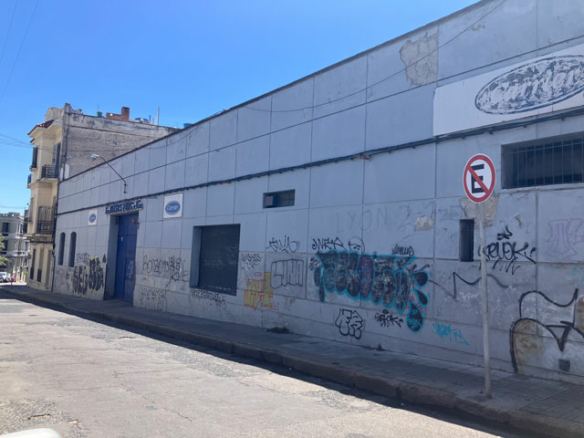 Cómodo galpón en zona Cordón